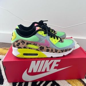 Nike W Air Wax 90 LX size 7 women which 5.5 men.